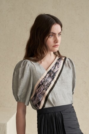 까이에 언밸런스 배색 린넨 블라우스 CAHIERS